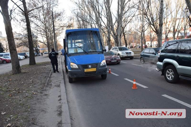 В Николаеве маршрутное такси сбило пешехода-нарушителя (фото)