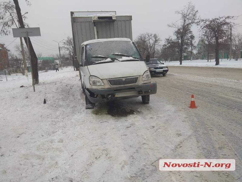 В Николаеве произошло массовое столкновение автомобилей: 2 человека пострадали (фото)