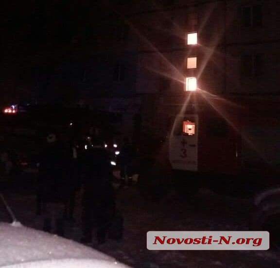 В Николаеве ночью вспыхнул пожар в многоэтажке (фото)