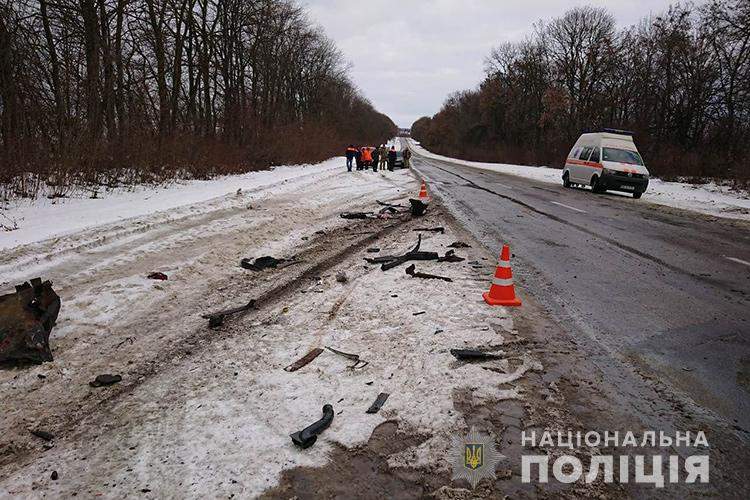 На Тернопольщине легковой автомобиль столкнулся с грузовиком (фото)