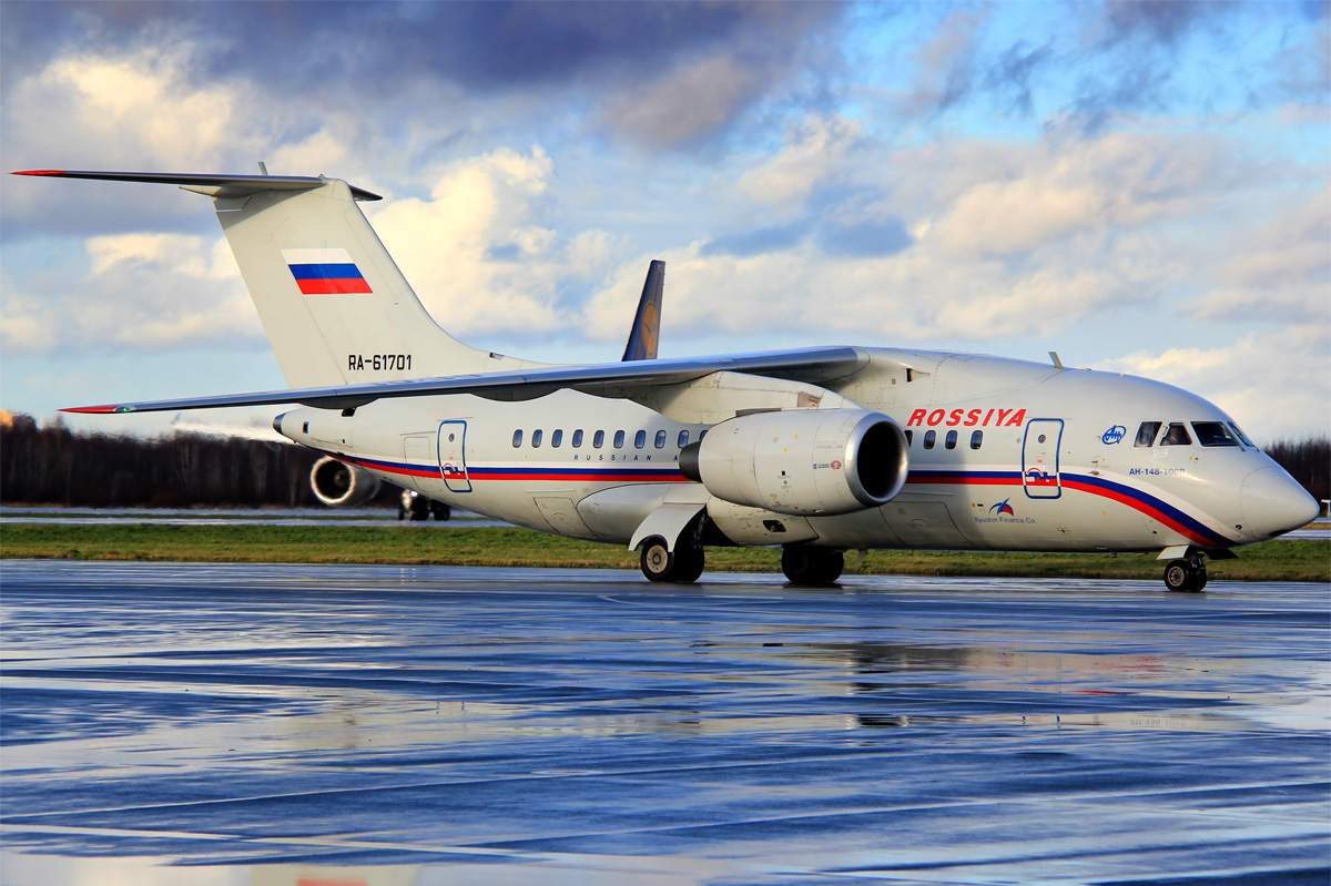 К захваченному в России самолету стягивают силовиков