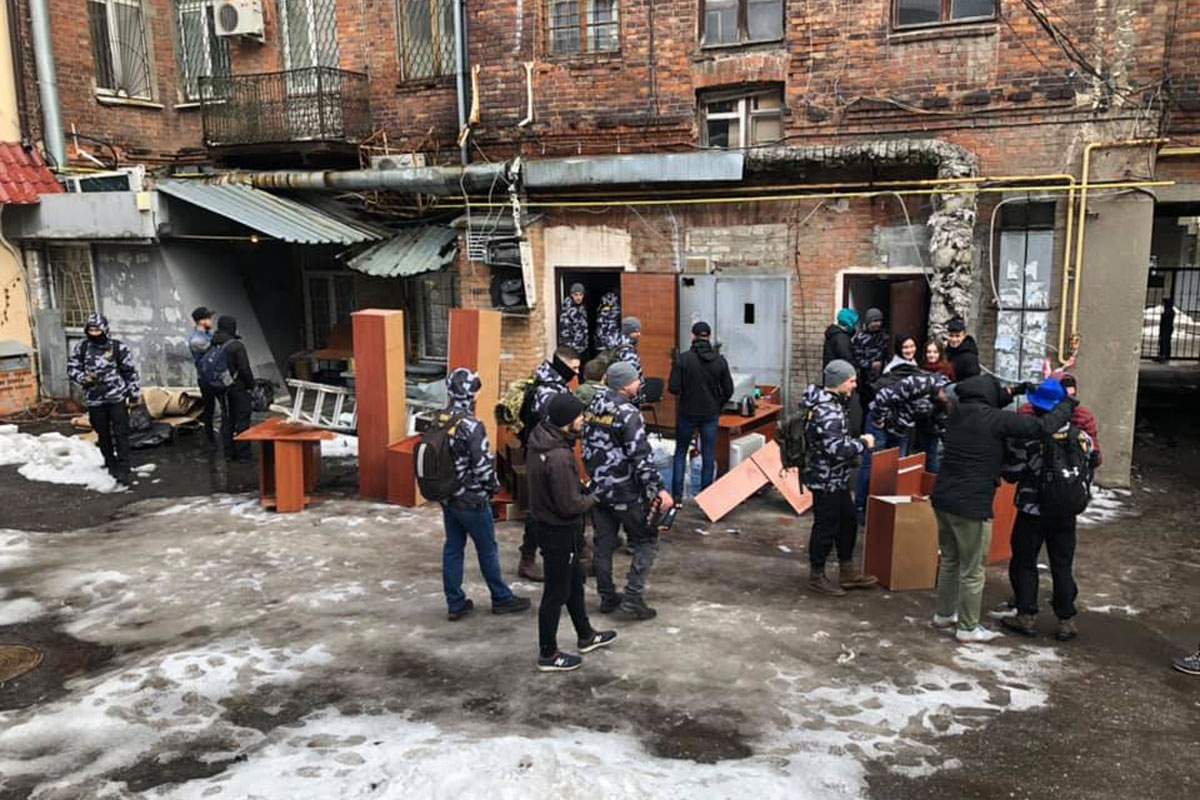 В Харькове банда неизвестных ворвались в офис и вынесли оттуда все имущество