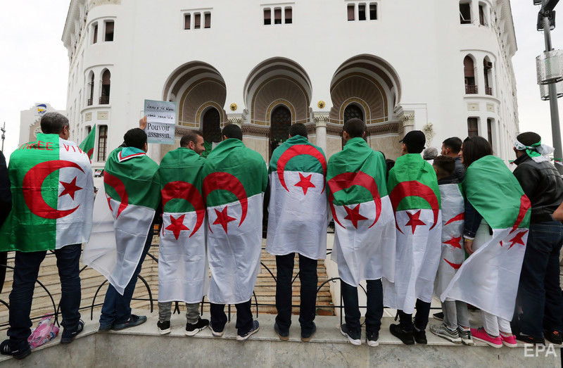 В столице Алжира массовые акции протеста, требуют 