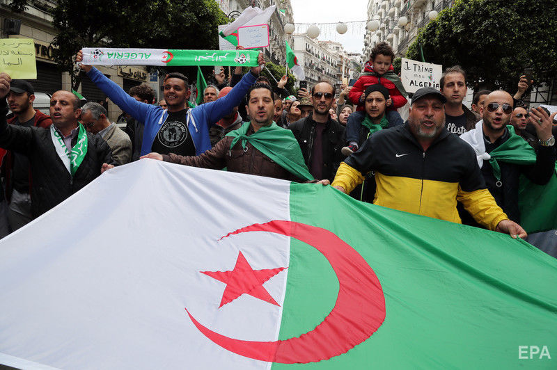 В столице Алжира массовые акции протеста, требуют 