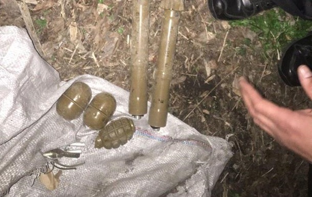 Тайник с боеприпасами обнаружен возле автодороги Селидово - Карловка