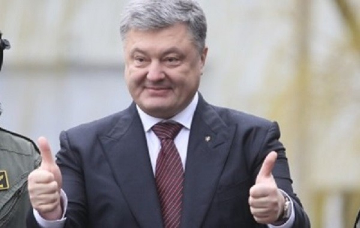 Экс-депутат обвинил друга Порошенко в получении $500 млн взятки от ХК 