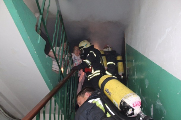 В Киеве произошел взрыв и пожар погиб человек