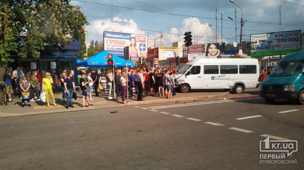 Серьезное ДТП в Кривом Роге: автобус въехал в толпу