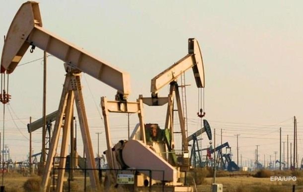 Мировые цены на нефть падают на фоне роста запасов сырья в США