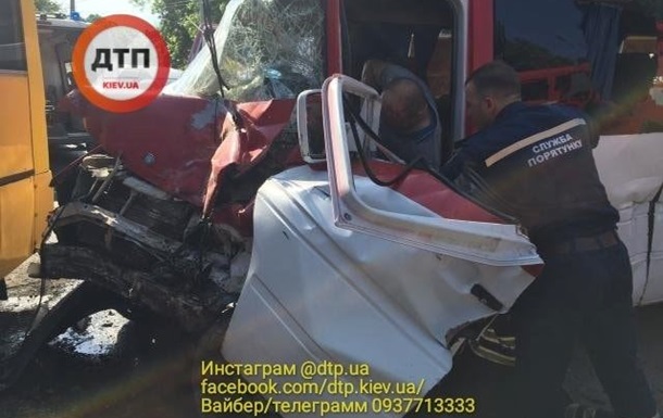 В Боярке столкнулись две маршрутки и автомобиль, 26 пострадавших