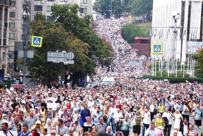 Сотни тысяч верующих УПЦ МП прошли маршем в честь Крещения Руси в Киеве