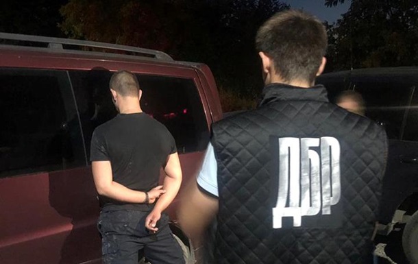 В Черновицкой области задержали копа во время сбыта им наркотиков