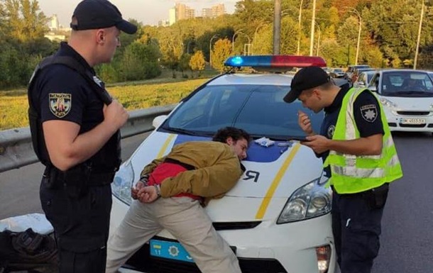 Полиция Киева задержала мужчину устроившего стрельбу на остановки