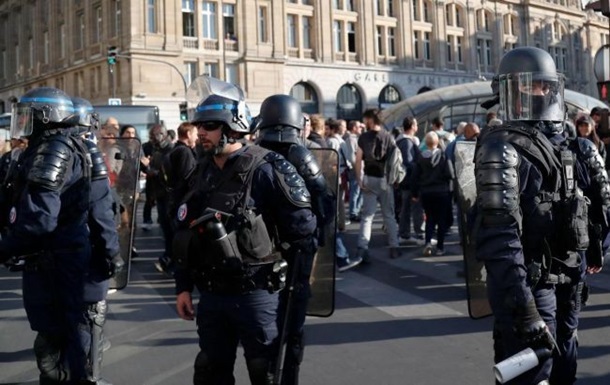 В Париже на протестах задержали 163 человека