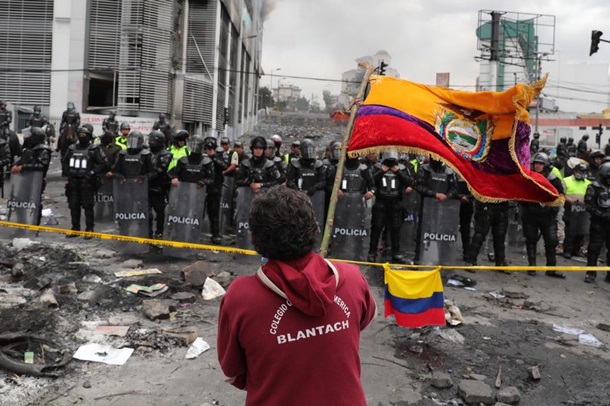 В результате антиправительственных акций в Эквадоре пострадали более 1300 человек