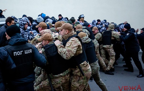 В Виннице произошли столкновения между полицией и Нацдружинам