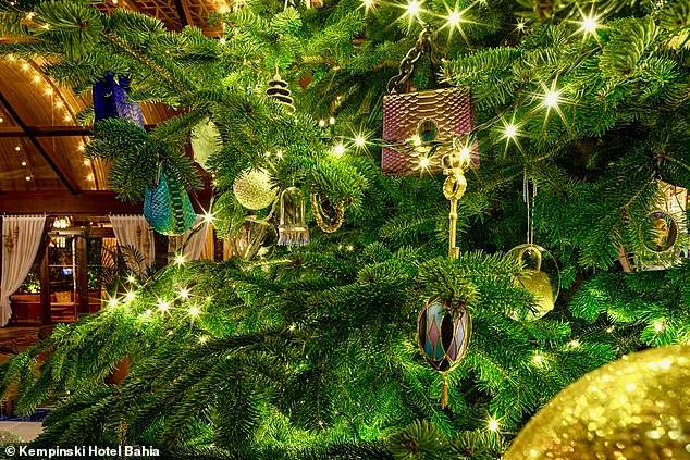 Известна стоимость самой дорогой в мире рождественской елки (ФОТО)