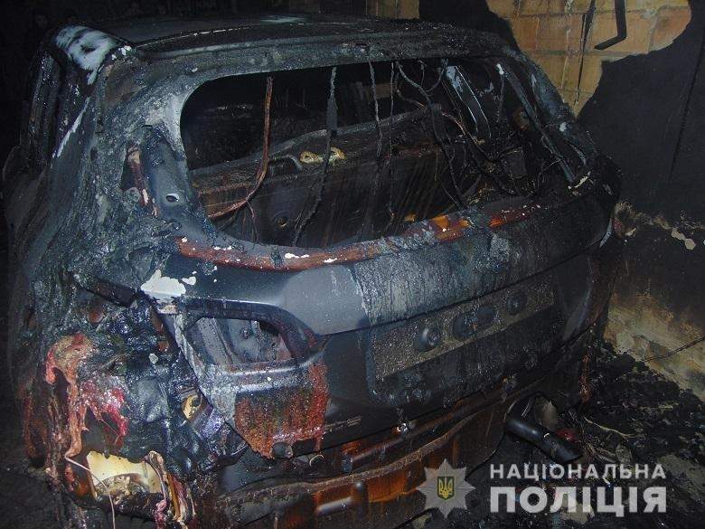 В Киеве ревнивый мужчина сжег машину бывшей возлюбленной (ФОТО)