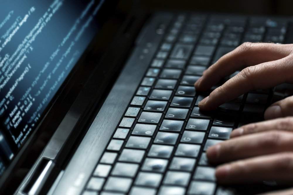 Сайт Зеленского пытались атаковать хакеры