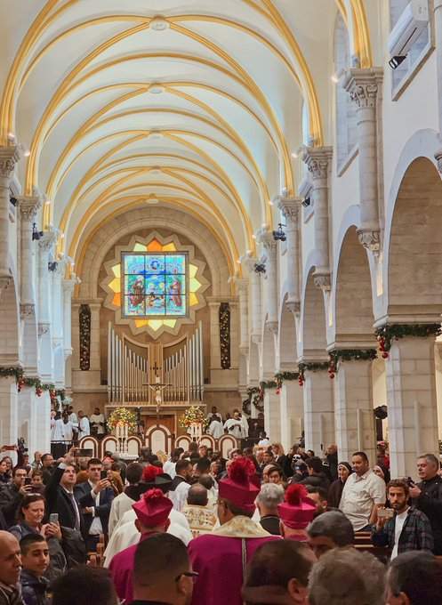 На празднование Рождества в Вифлеем приехало множество паломников (ФОТО)