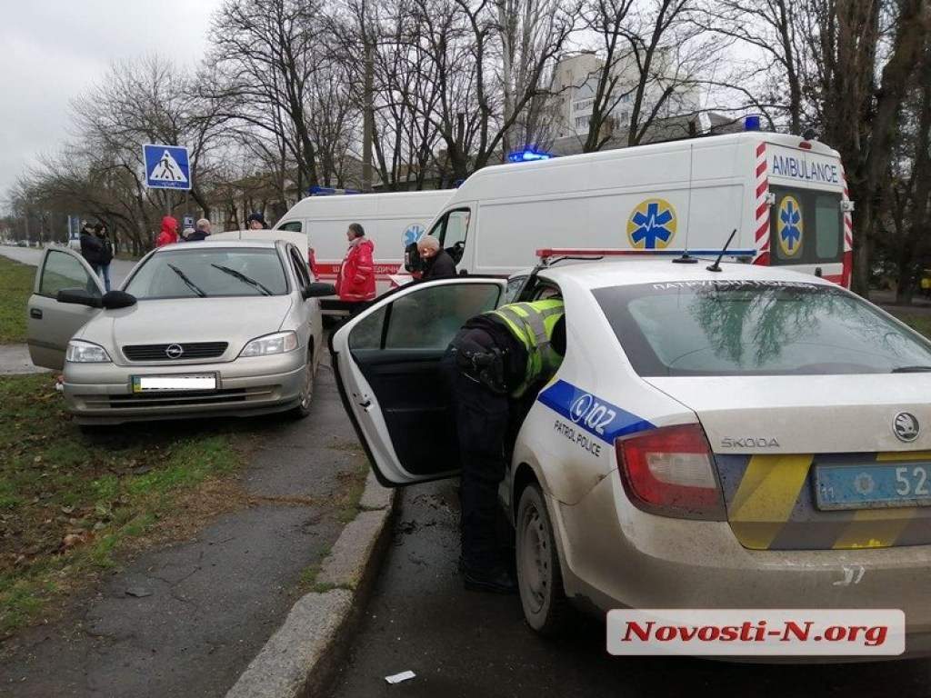 В Николаеве столкнулись автомобили Ford Mustang и Opel Astra: Пострадали оба водителя