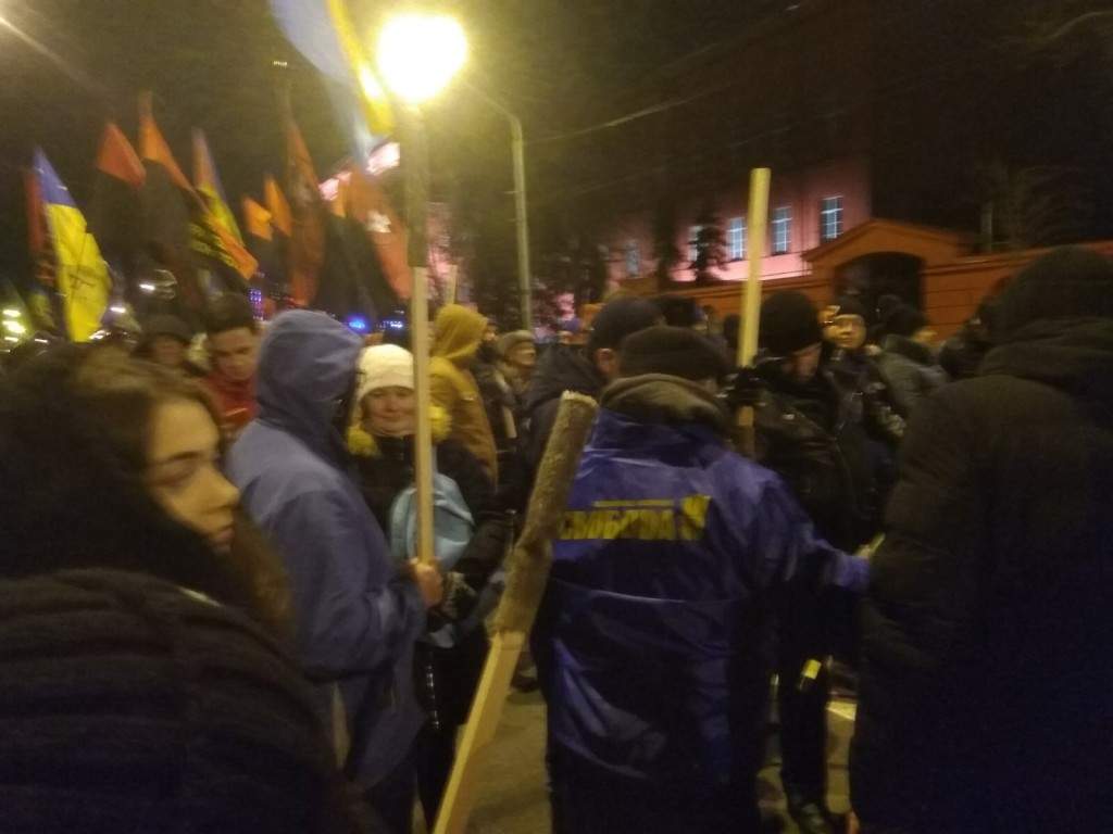 Националисты устроили шествие по Киеву с факелами