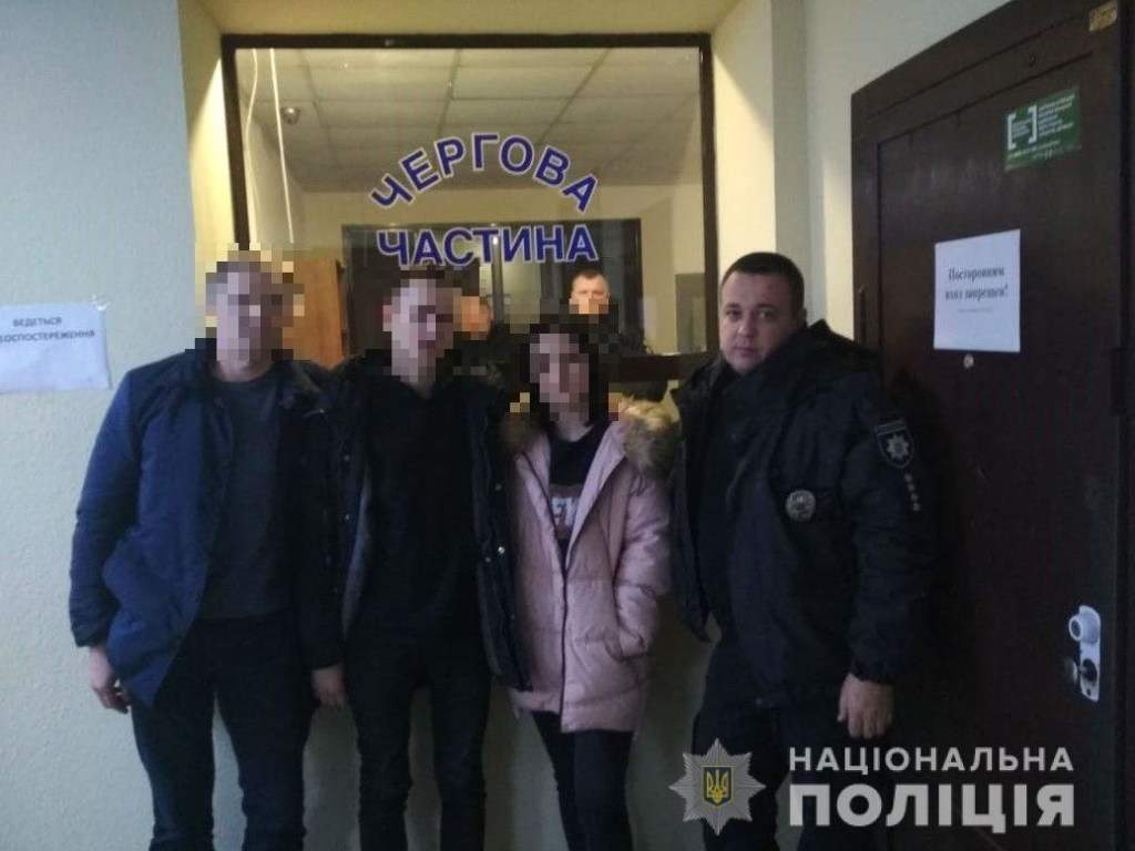 Двое влюбленных подростков сбежали из Киева, изменили внешность и работали в Одессе (ФОТО)