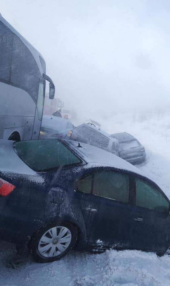 В Словакии из-за сильного снегопада произошло ДТП (ФОТО, ВИДЕО)