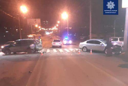 Разбитые машины, пострадавшие пассажиры: В Харькове произошло ДТП с участием двух машин