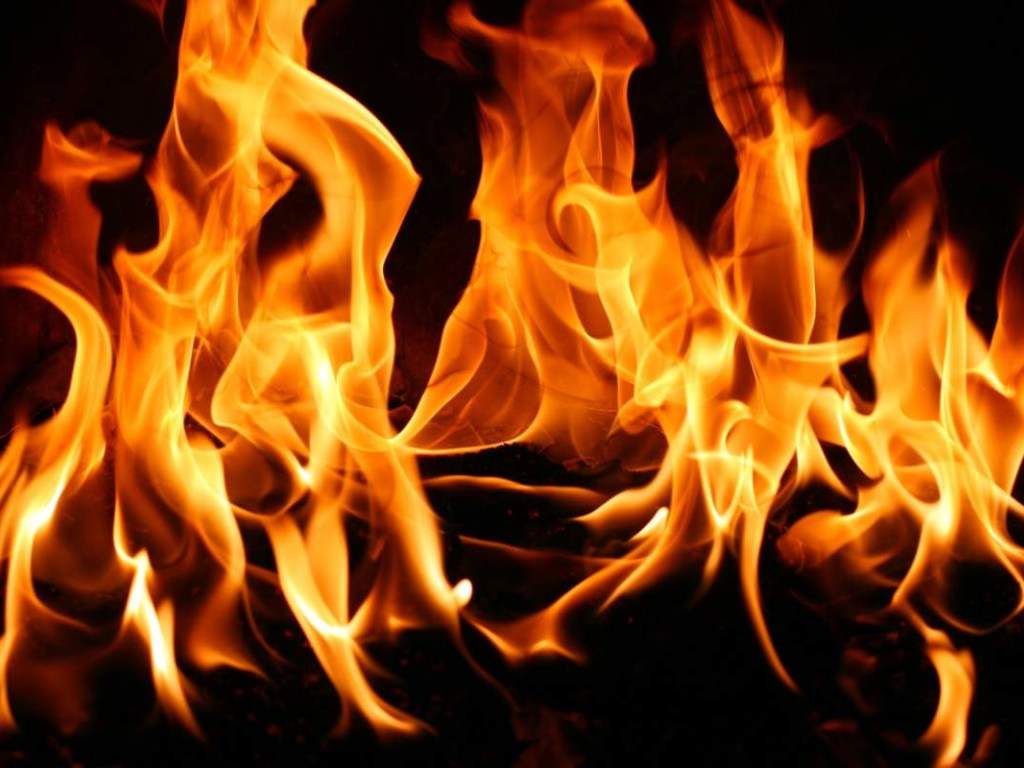 Из жилого дома, который загорелся в Мелитополе, раздавались крики(ФОТО,ВИДЕО)