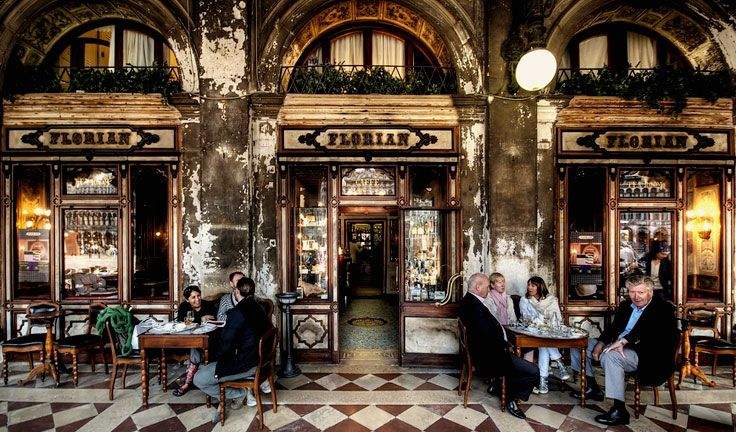 Самой старейшей европейской кофейней оказалось заведение Florian: Здесь пили кофе Хемингуэй, Чаплин, Диккенс