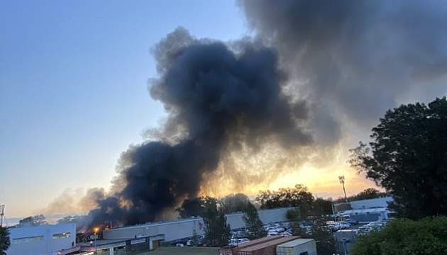 Возле аэропорта в Сиднее вспыхнул страшный пожар (ФОТО)