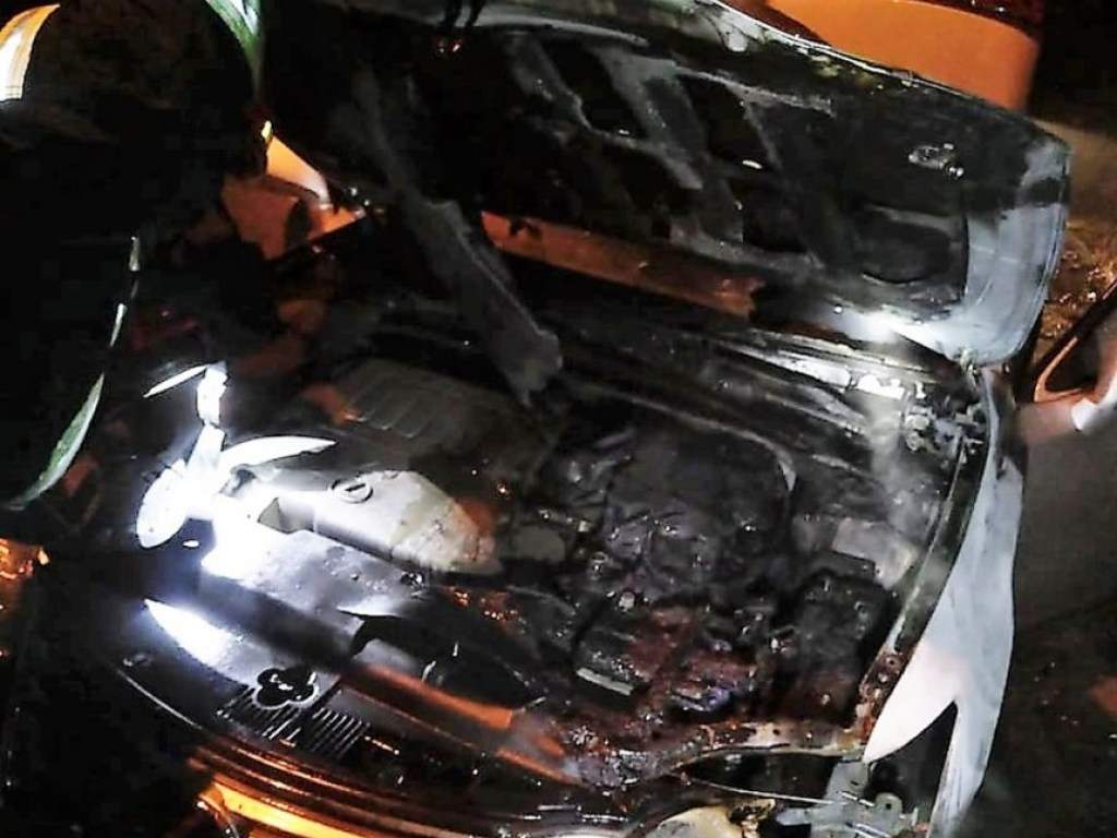 В Николаеве сгорела припаркованная машина Lexus (ФОТО)