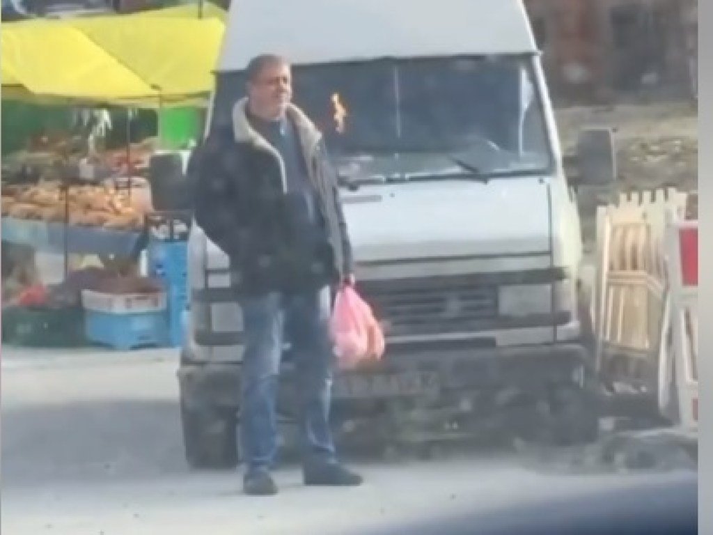 В Киеве увидели микроавтобус с «необычной» системой обогрева (ВИДЕО)