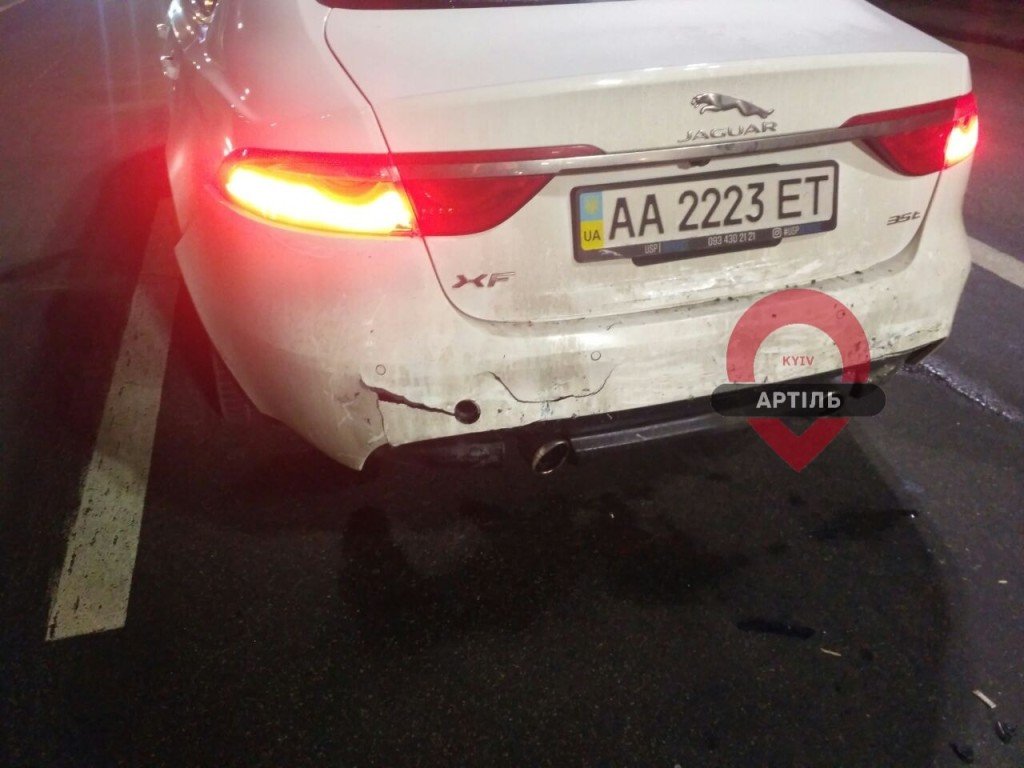 На Левом берегу в Киеве Geely протаранил авто Jaguar
