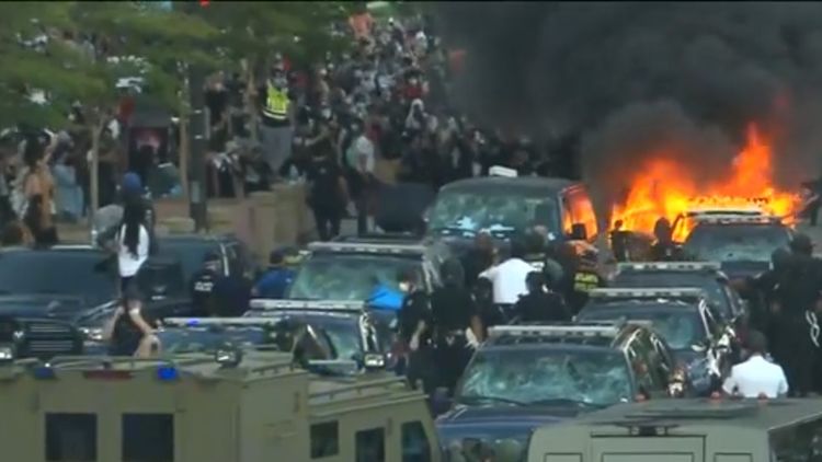 В Атланте митингующие разгромили штаб-квартиру CNN