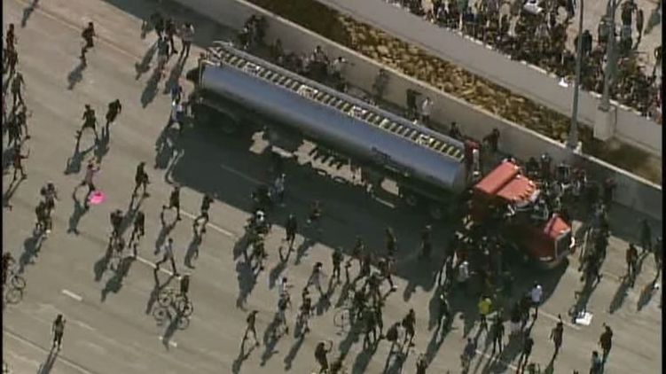 В США грузовик въехал в толпу протестующих, водителем оказался украинец