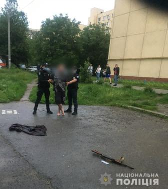 В Ивано-Франковске задержали пьяного с АК-47