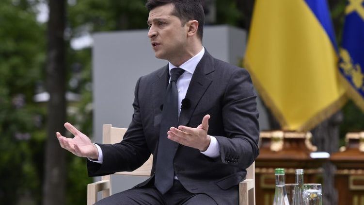 Президент Украины хочет отменить ограничения зарплат чиновников