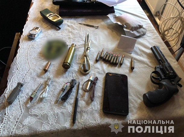 В Харькове  задержали военного за торговлю оружием