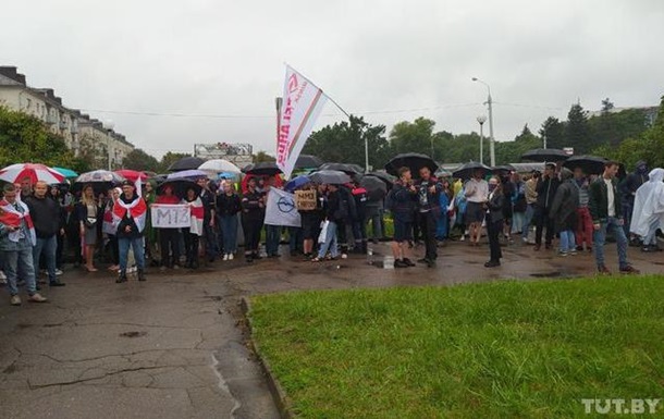 Сотрудники ОМОНа разгоняли участников акции протеста у МТЗ