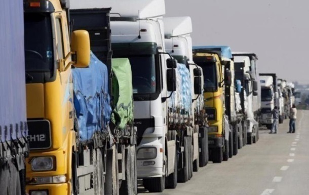 На границе с Польшей собралась большая очередь из грузовиков