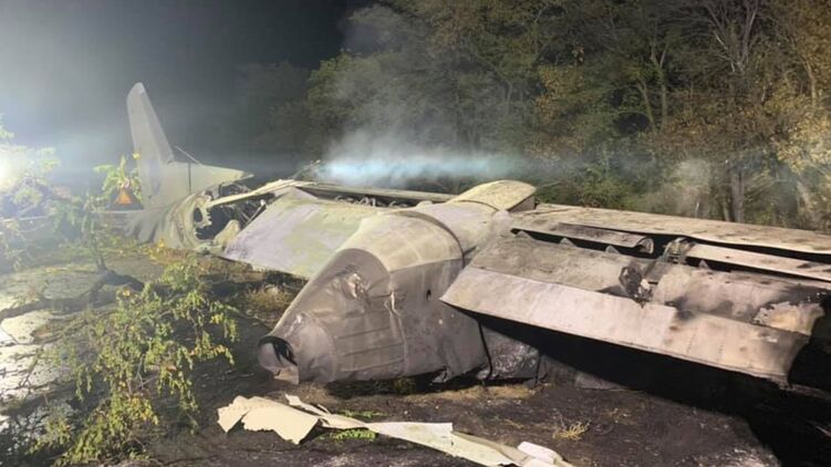 Под Харьковом разбился военный самолет с курсантами. Погибли десятки человек.