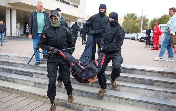 Действия митингующих в Белоруссии все чаще связаны с насилием против правоохранителей
