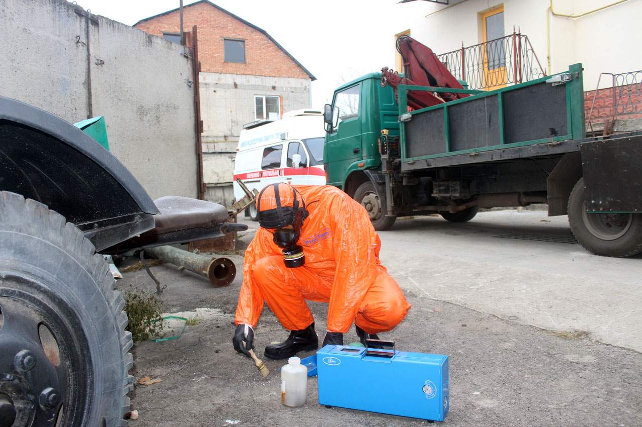 В Хмельницком спасатели не допустили экологической катастрофы