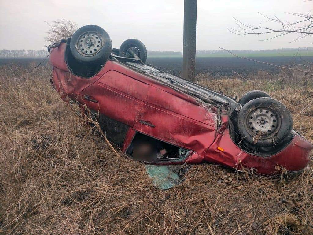 Авария в Днепропетровской области: машина слетела в кювет, водитель погиб