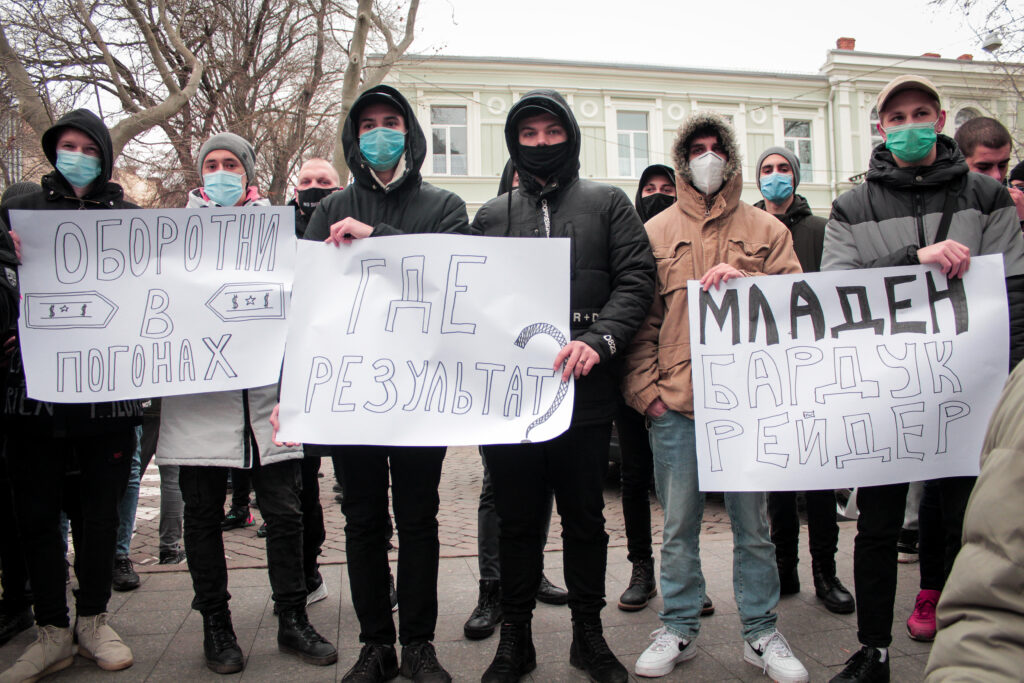 Рейдерский захват на юге области: одесским прокурорам пригрозили массовым Майданом (фоторепортаж)