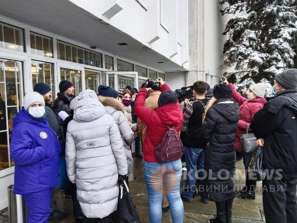 В Полтаве проходит протест против повышения цен на газ (ФОТО)