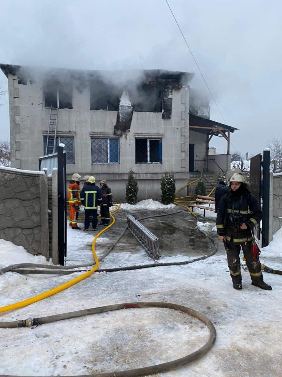 В Харькове сгорел дом престарелых: есть жертвы и пострадавшие