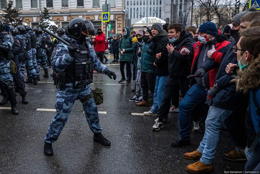 В России проходят массовые протесты в поддержку Навального: более тысячи человек задержаны